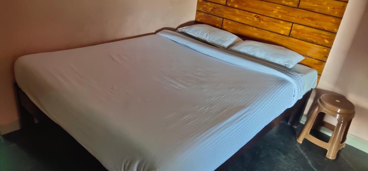 J J Residency Hotel Puduccseri Kültér fotó